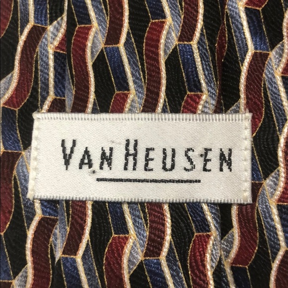 VAN HEUSEN Silk Tie Burgundy Blue Gray 52” Long x 3” Wide - Picture 7 of 8